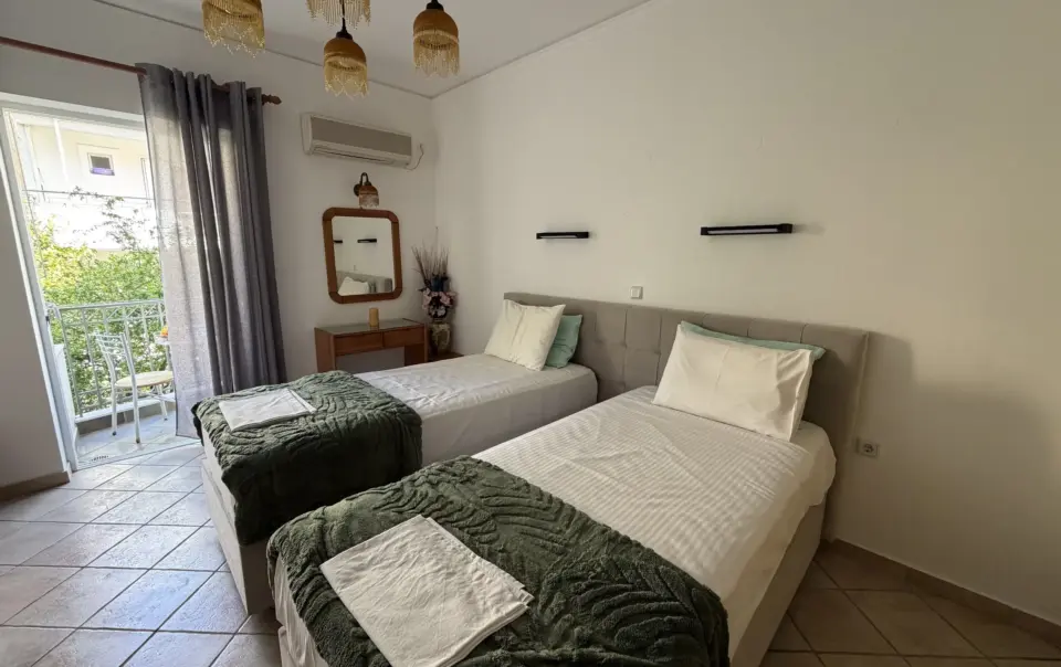 Standard Double Room with Garden View beds